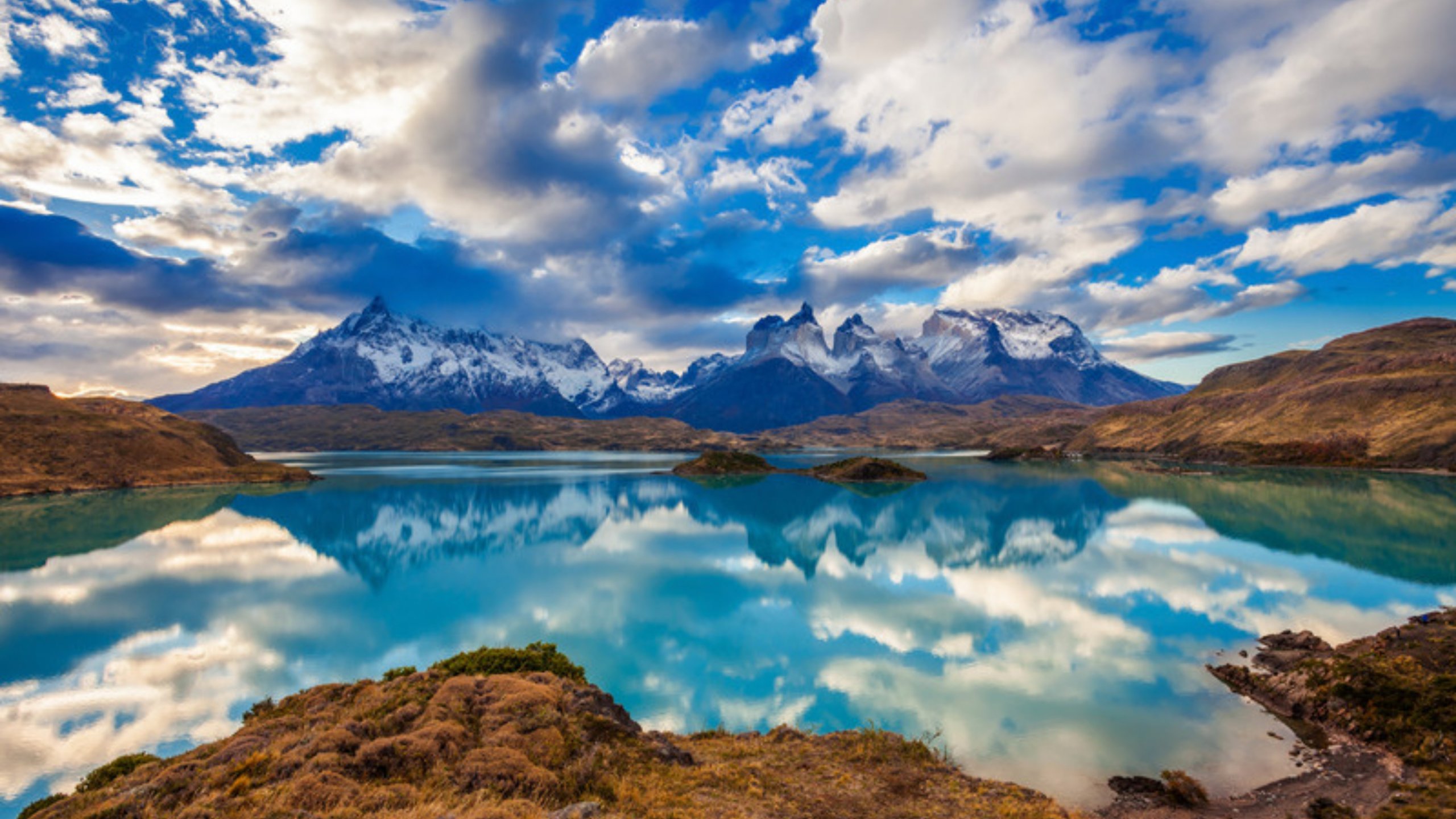 Lago Pehoé y el macizo del Paine, Torres del Paine, Patagonia